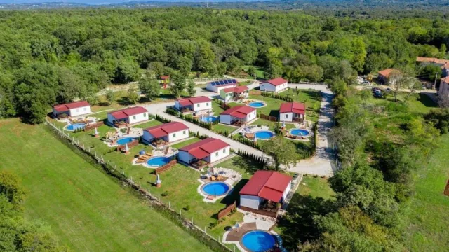 Hotel in Tinjan, Croatia, for sale