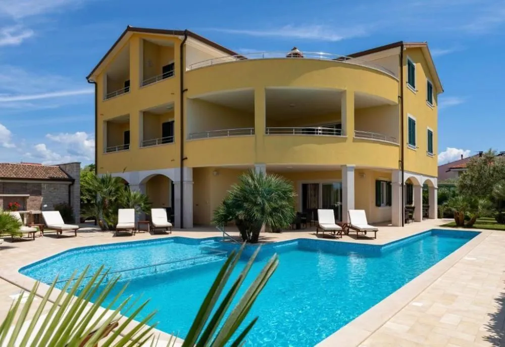 Hotel with 11 rooms in Rovinjsko Selo, Rovinj, Croatia, for sale - 2