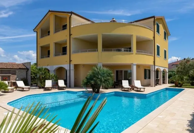 Hotel with 11 rooms in Rovinjsko Selo, Rovinj, Croatia, for sale