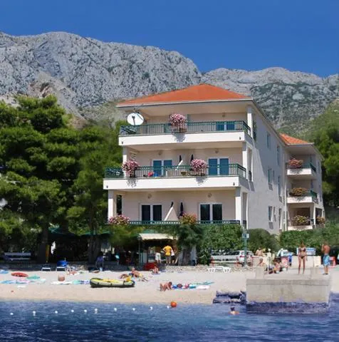 Hotel with 11 rooms in Zivogosce, Croatia, for sale