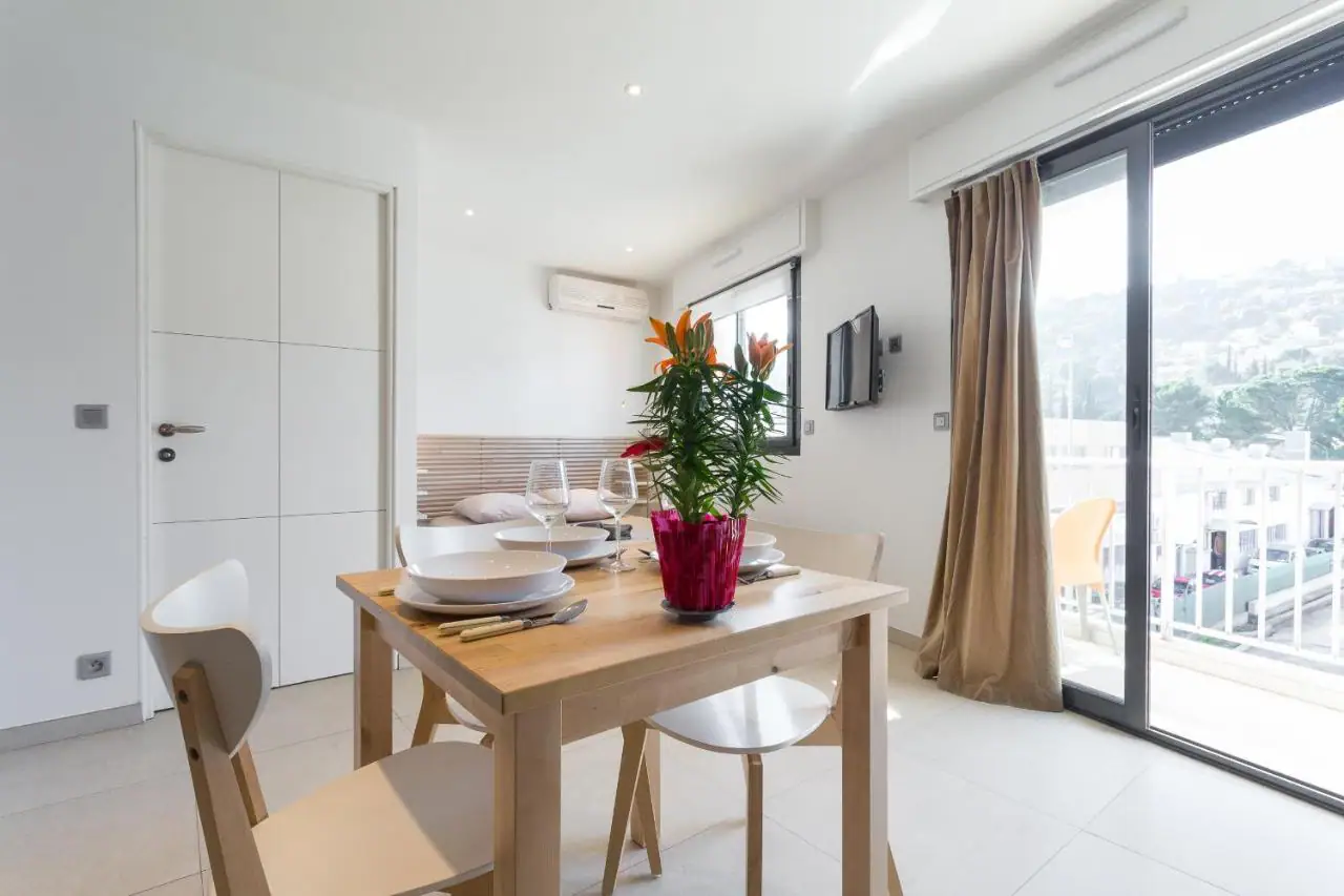 Mehrfamilienhaus mit hoher Rendite zu verkaufen, Cros-de-Cagnes, Foto 1 Mehrfamilienhaus mit hoher Rendite zu verkaufen, Cros-de-Cagnes, Foto 1