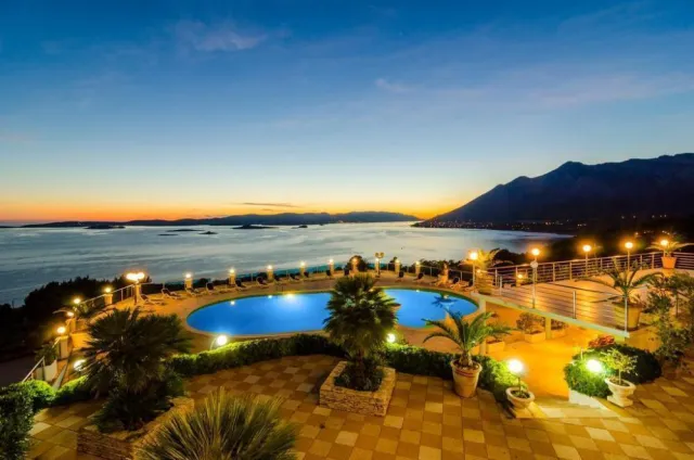 Hotel with 25 rooms in Peljesac, Croatia, for sale