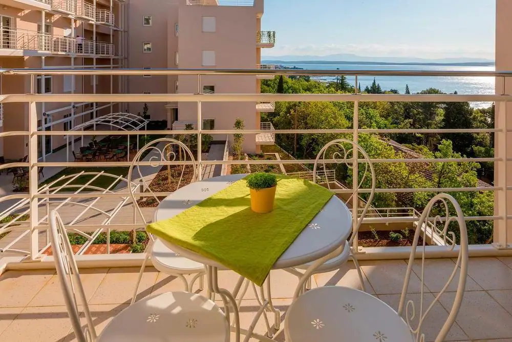 Sale of senior residence just 70 m from the sea on Crikvenica riviera - 8