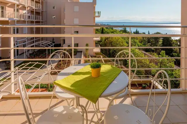 Sale of senior residence just 70 m from the sea on Crikvenica riviera - 8