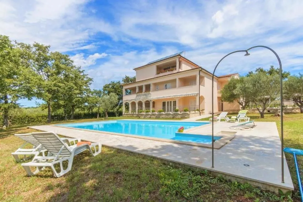 Hotel mit 17 Zimmern in Krnica, Marčana, Kroatien, zu verkaufen