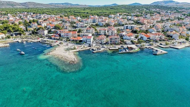 Hotel mit 7 Zimmern in Brodarica, Kroatien, zu verkaufen