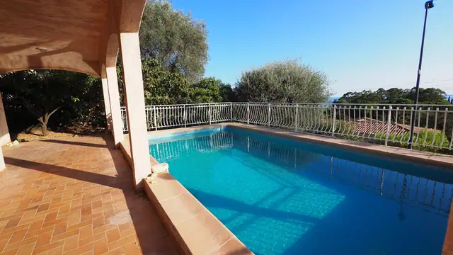 3 bedroom villa with sea view with renovation project