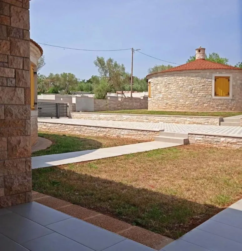 Отель с 4 номерами в Марчане, Хорватия, на продажу - 3