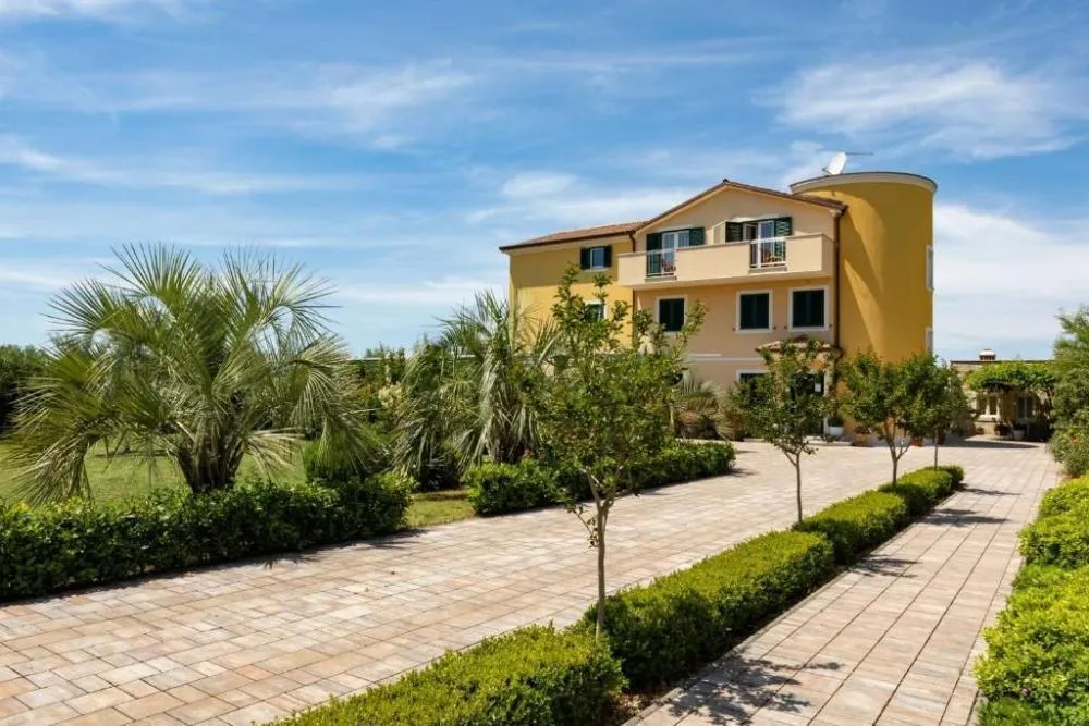 Hotel with 11 rooms in Rovinjsko Selo, Rovinj, Croatia, for sale