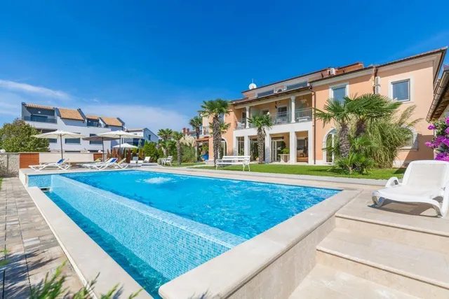Hotel with 9 rooms in Medulin, Croatia, for sale