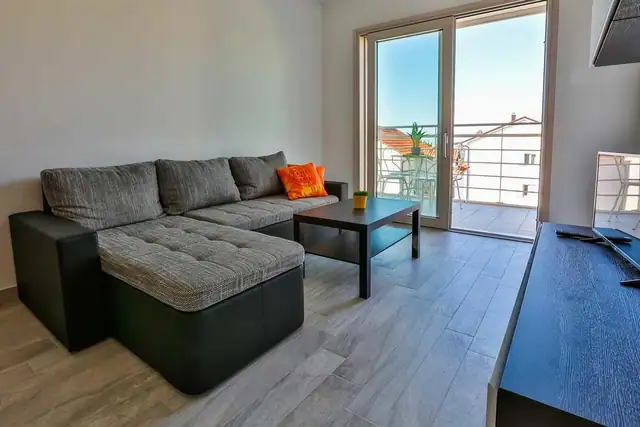 Sale of senior residence just 70 m from the sea on Crikvenica riviera - 10