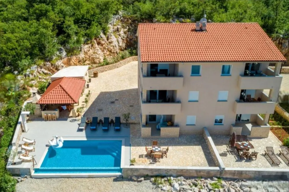 Hotel with 12 rooms in Klimno, Croatia, for sale