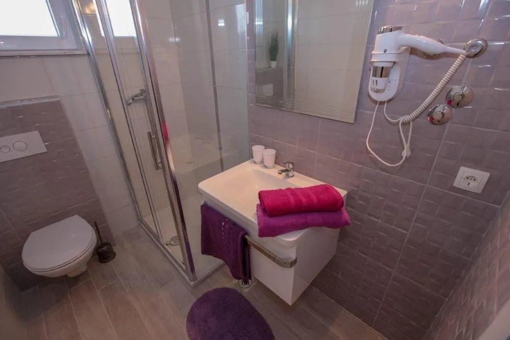 Hotel mit 10 Zimmern in Rogoznica, Kroatien, zu verkaufen - 10