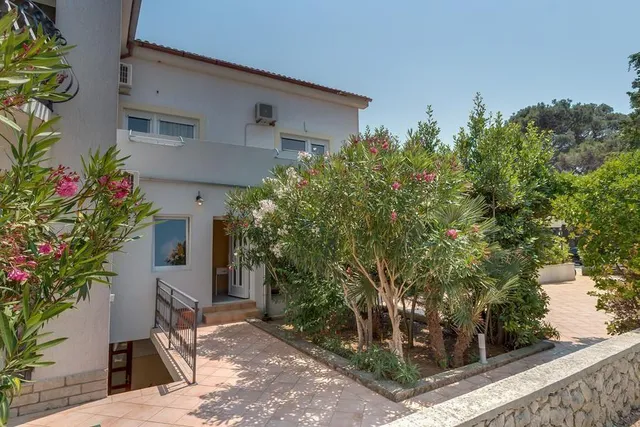 Hotel with 16 rooms in Mali Lošinj, Croatia, for sale