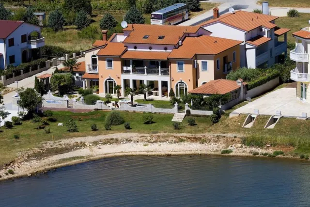 Hotel with 9 rooms in Medulin, Croatia, for sale