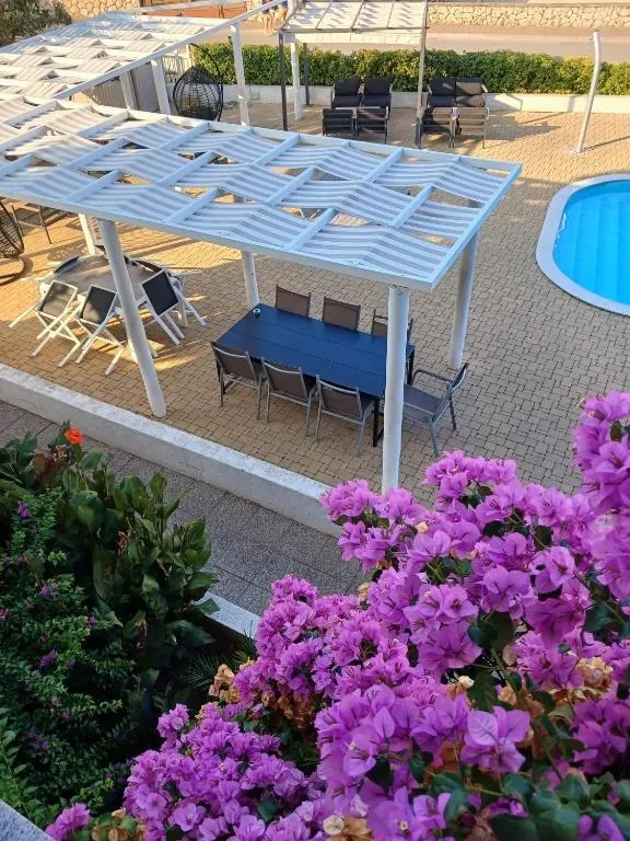 Hotel mit 20 Zimmern in Novalja, Kroatien, zu verkaufen
