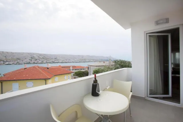Hotel mit 19 Zimmern in Pag, Kroatien, zu verkaufen