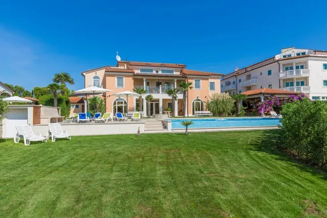 Hotel with 9 rooms in Medulin, Croatia, for sale