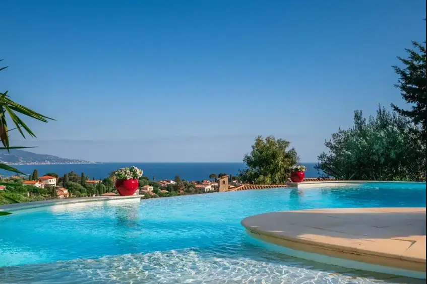 Luxuy villa with a pool and a sea view