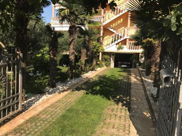 Hotel of 650 m² in Zaton, Croatia, for sale