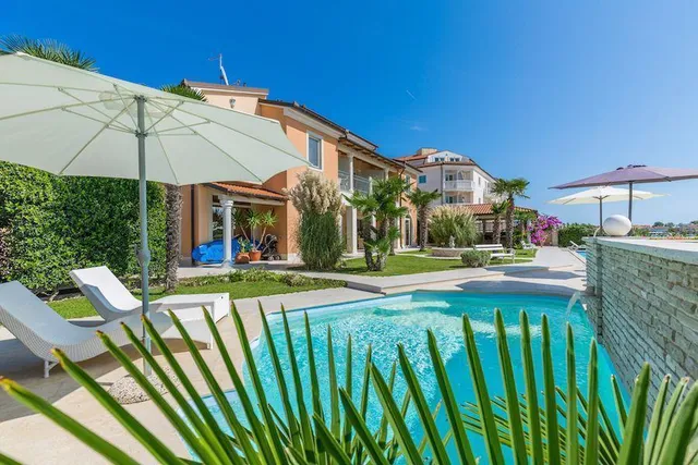 Hotel with 11 rooms in Medulin, Croatia, for sale