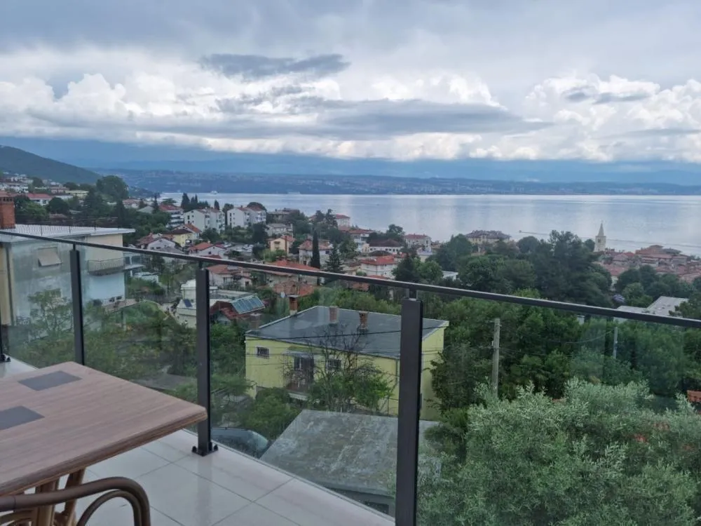 Hotel mit 11 Zimmern in Lovran, Kroatien, zu verkaufen