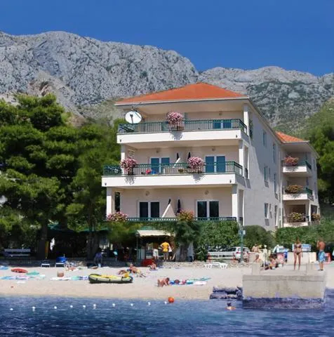 Hotel with 11 rooms in Zivogosce, Croatia, for sale