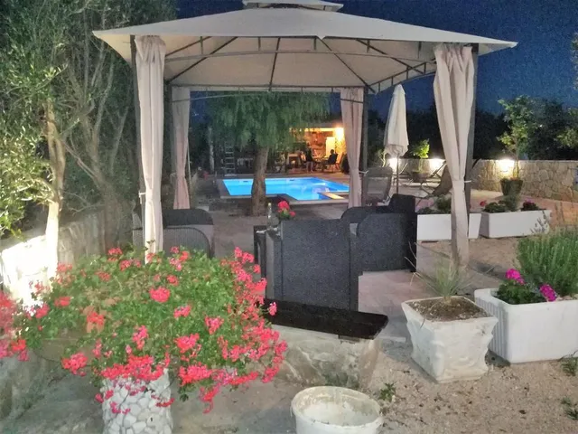 Hotel mit 10 Zimmern in Rogoznica, Kroatien, zu verkaufen