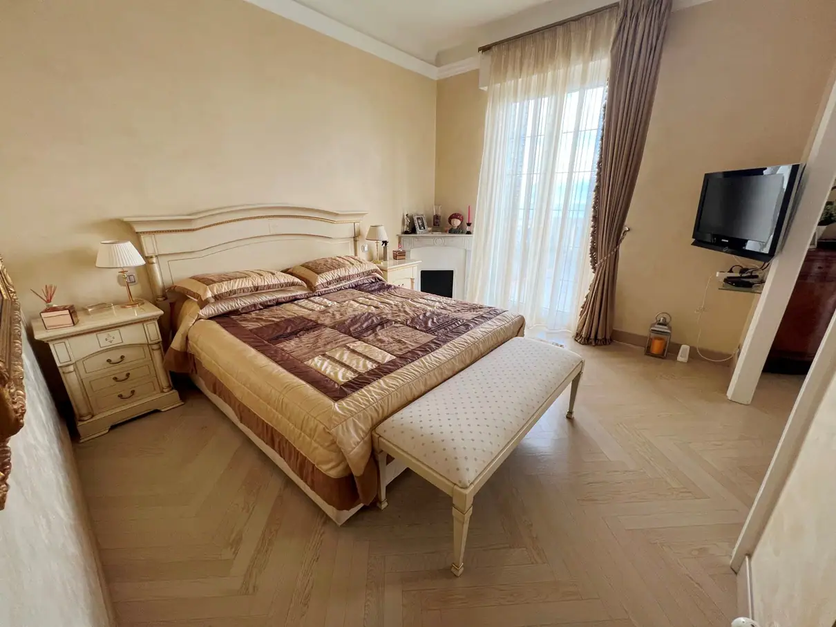 Luxuy villa with a pool and a sea view - 10