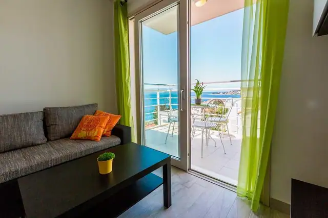 Sale of senior residence just 70 m from the sea on Crikvenica riviera
