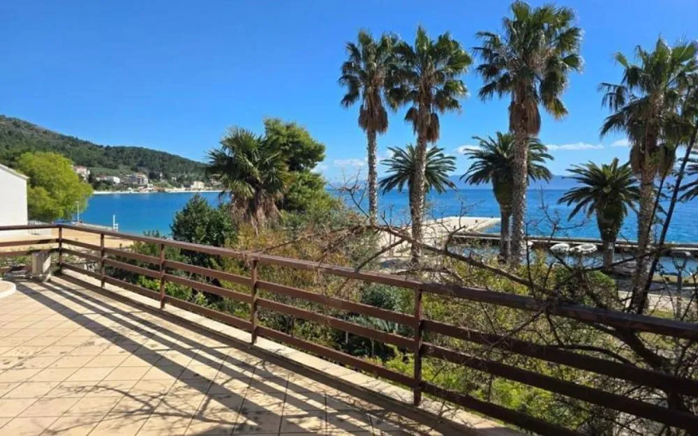 Hotel mit 7 Zimmern in Zaostrog, Kroatien, zu verkaufen