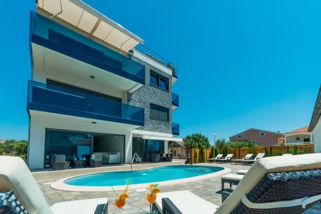 Hotel with 12 rooms in Vir, Croatia, for sale - 1