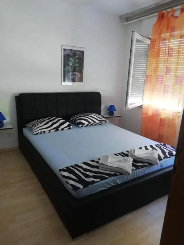 Hotel mit 18 Zimmern in Dugi Rat, Kroatien, zu verkaufen