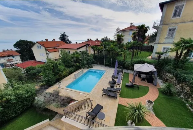 Hotel with 12 rooms in Lovran, Croatia, for sale