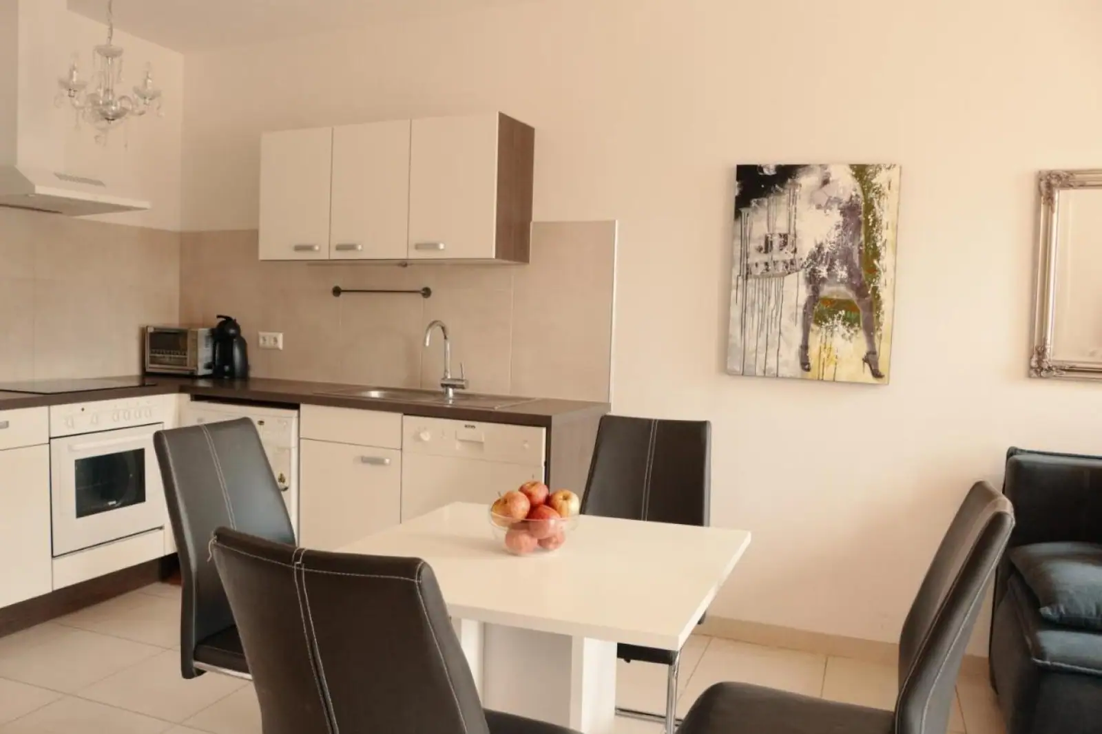 Sale of Aparthotel in Vienna not far from airport, 16 short- and long-term apartments - 4