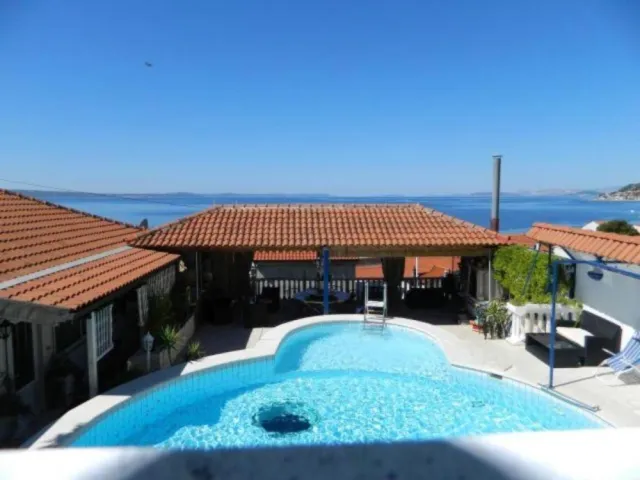 Hotel with 18 rooms in Dugi Rat, Croatia, for sale