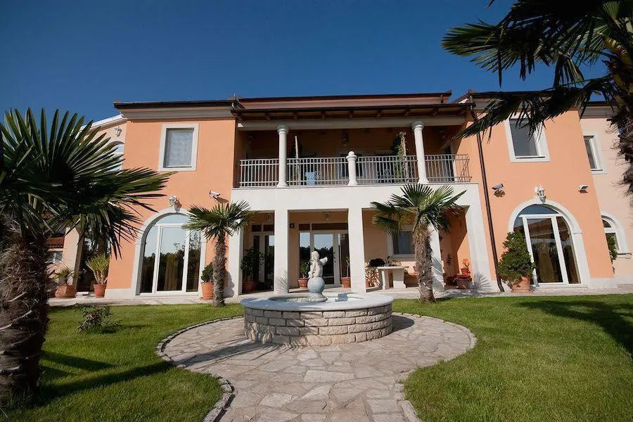 Hotel with 11 rooms in Medulin, Croatia, for sale - 4