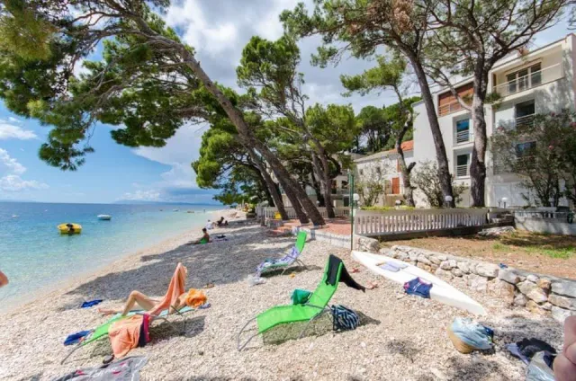 Hotel with 12 rooms in Živogošće, Croatia, for sale