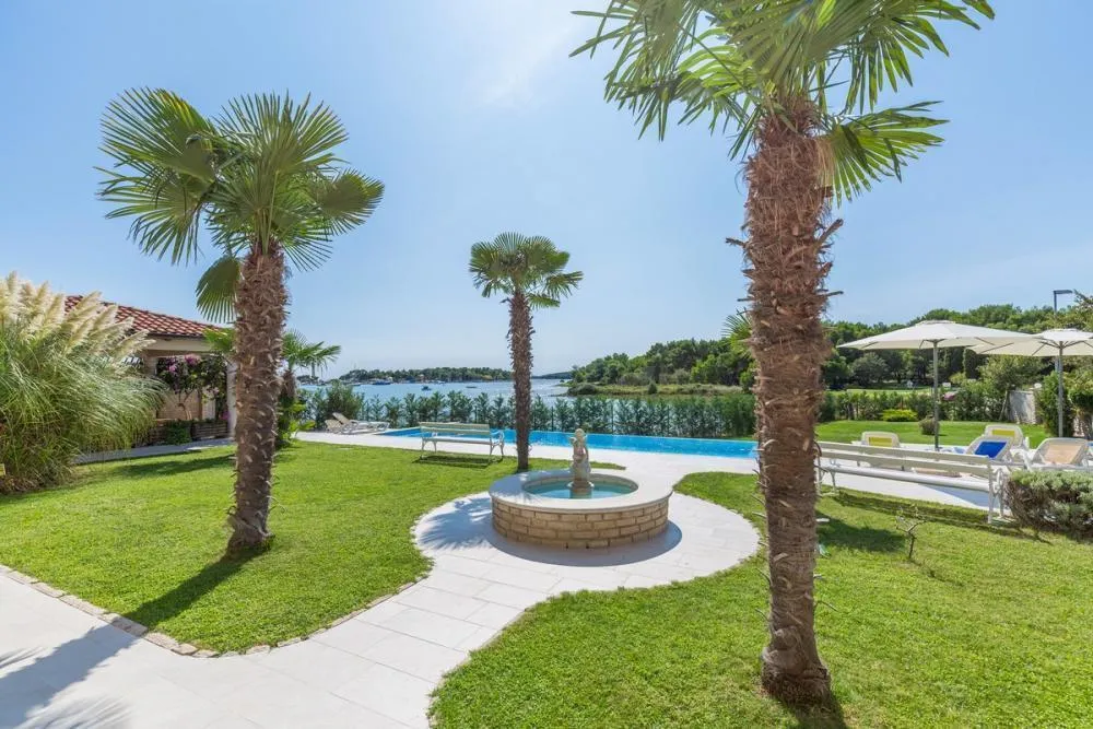 Hotel with 9 rooms in Medulin, Croatia, for sale - 2