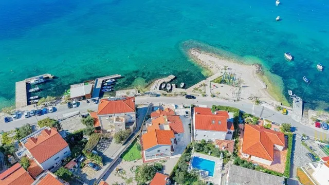 Hotel mit 7 Zimmern in Brodarica, Kroatien, zu verkaufen