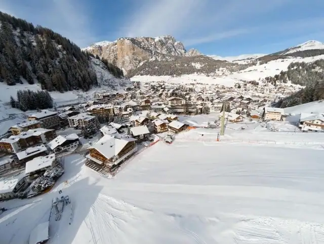 Lovely ski area hotel for sale in Northern Italy