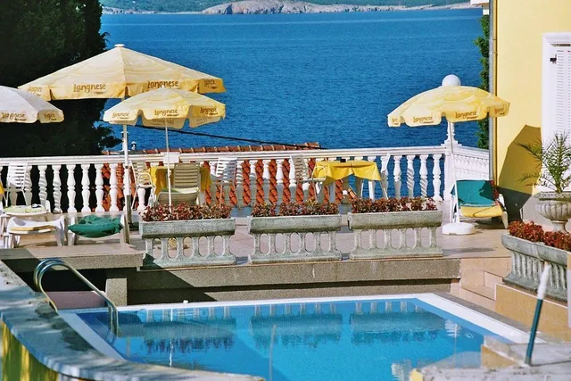 Hotel mit 27 Zimmern in Selce, Kroatien, zu verkaufen