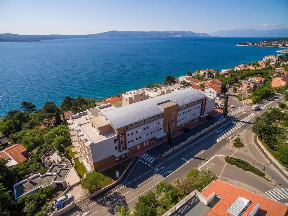 Sale of senior residence just 70 m from the sea on Crikvenica riviera