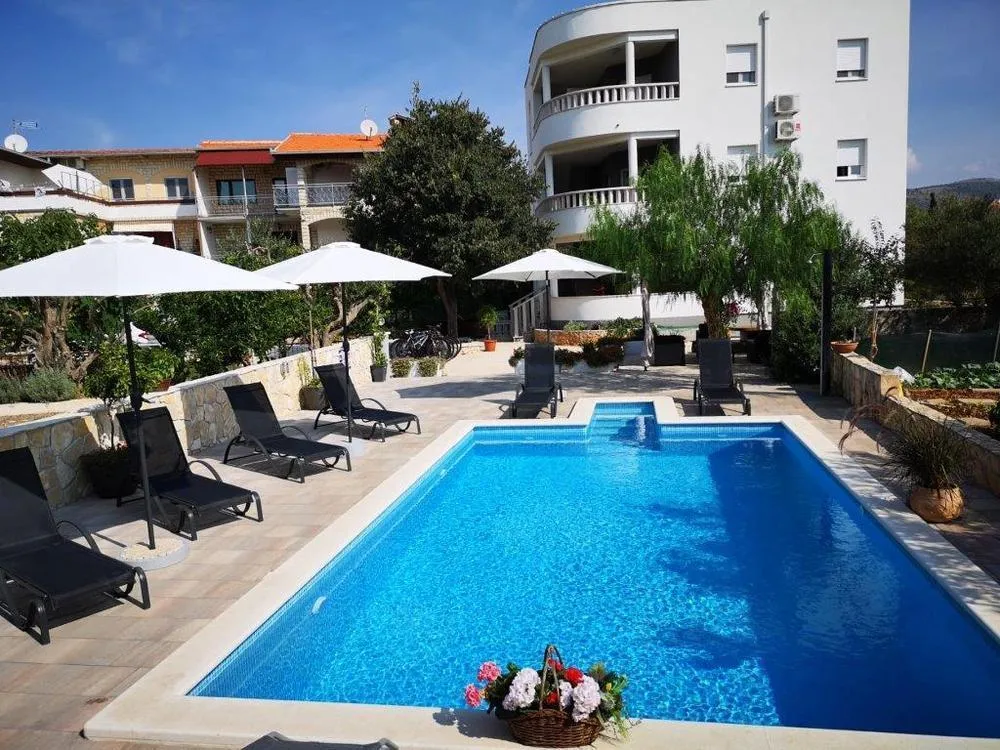 Hotel mit 10 Zimmern in Rogoznica, Kroatien, zu verkaufen