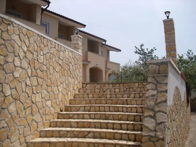 Hotel mit 10 Zimmern in Baška, Kroatien, zu verkaufen