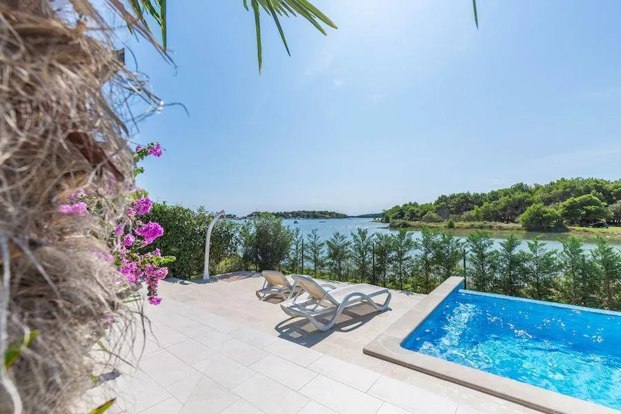 Hotel with 11 rooms in Medulin, Croatia, for sale