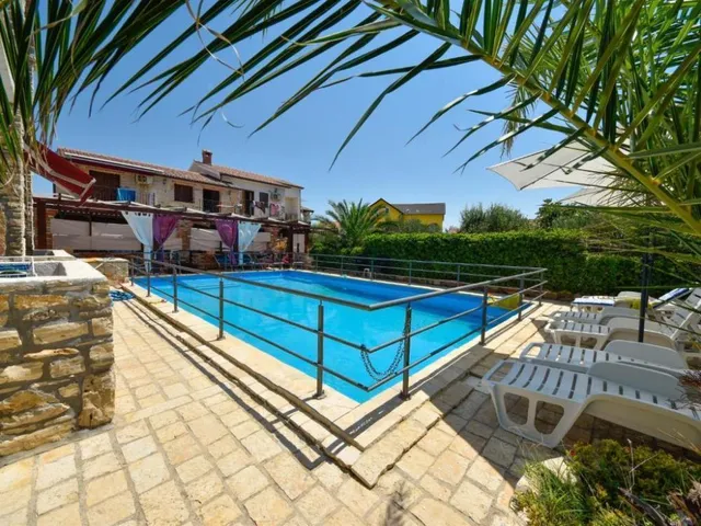 Hotel mit 10 Zimmern in Vir, Kroatien, zu verkaufen