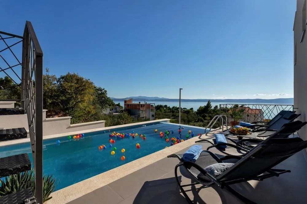 Hotel with 5 rooms in Podgora, Croatia, for sale - 2