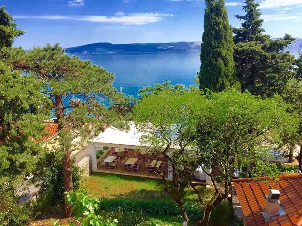 Newly renovated 3*** star hotel for sale right by the sea on Vinodolski riviera, photo 1