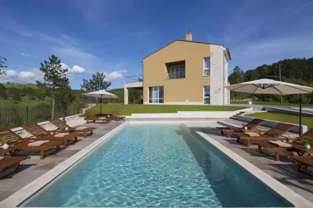 Hotel of 820 m² in Motovun, Croatia, for sale